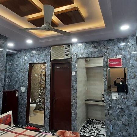 Aggarwal Luxury Room With Private Kitchen Washroom And Balcony Along With Fridge, Ac, Android Tv, Wifi In Main Lajpat Nagar Neu-Delhi Exterior foto