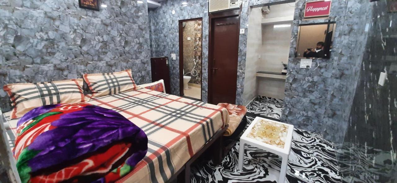 Aggarwal Luxury Room With Private Kitchen Washroom And Balcony Along With Fridge, Ac, Android Tv, Wifi In Main Lajpat Nagar Neu-Delhi Exterior foto
