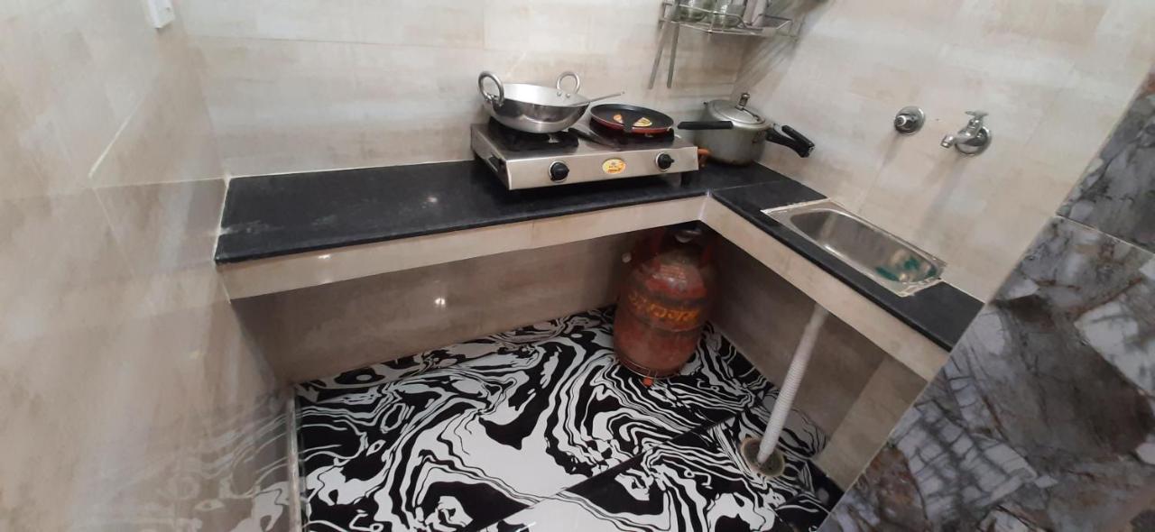 Aggarwal Luxury Room With Private Kitchen Washroom And Balcony Along With Fridge, Ac, Android Tv, Wifi In Main Lajpat Nagar Neu-Delhi Exterior foto