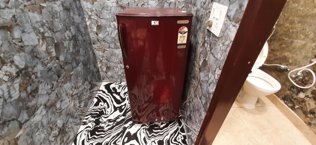 Aggarwal Luxury Room With Private Kitchen Washroom And Balcony Along With Fridge, Ac, Android Tv, Wifi In Main Lajpat Nagar Neu-Delhi Exterior foto
